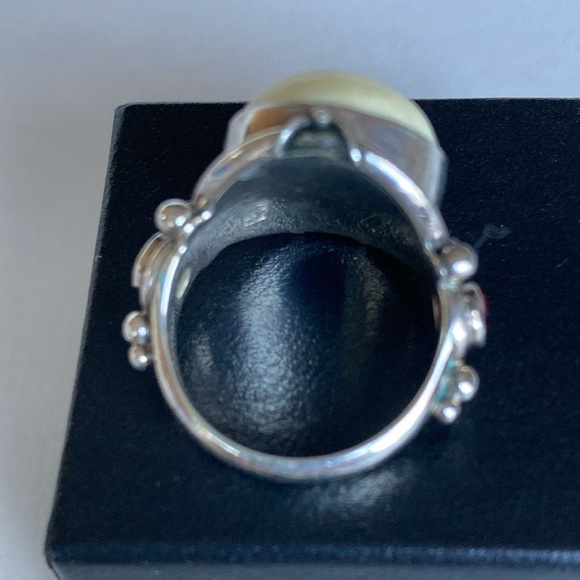 Vintage Sterling Serene Moon Face Ring. Garnet stones on each side. Size 8.5 - Picture 4 of 7